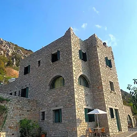 Vatoulia House Hotel