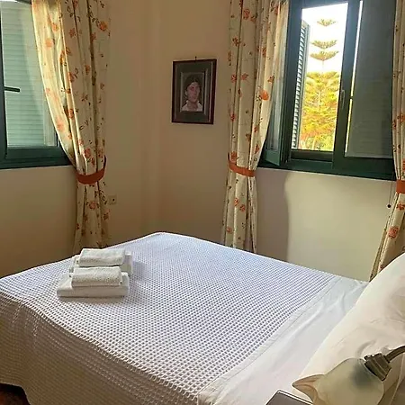 Vatoulia House Hotel