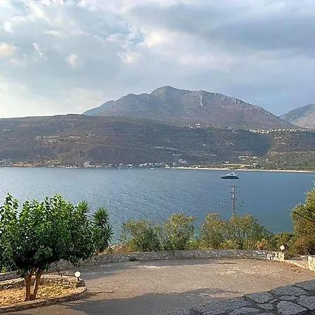 Hotel Vatoulia House