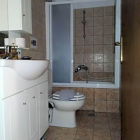 Vatoulia House Hotel