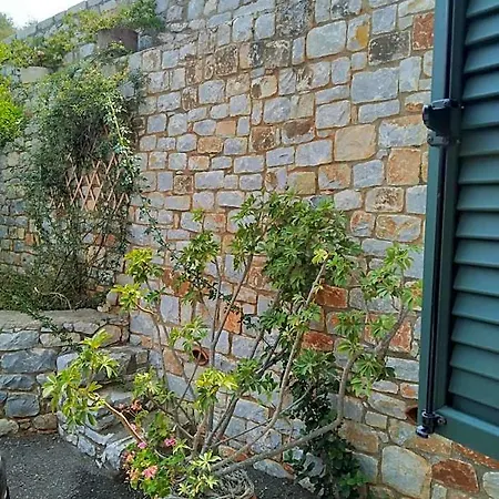 Vatoulia House 호텔 Koíta